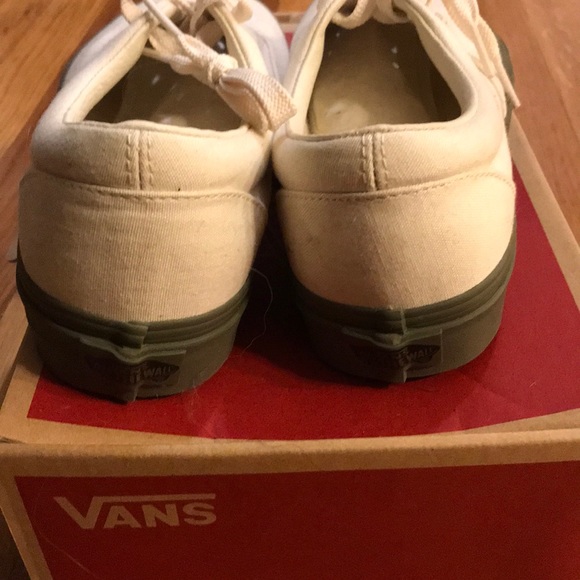 Vans - Picture 3 of 4
